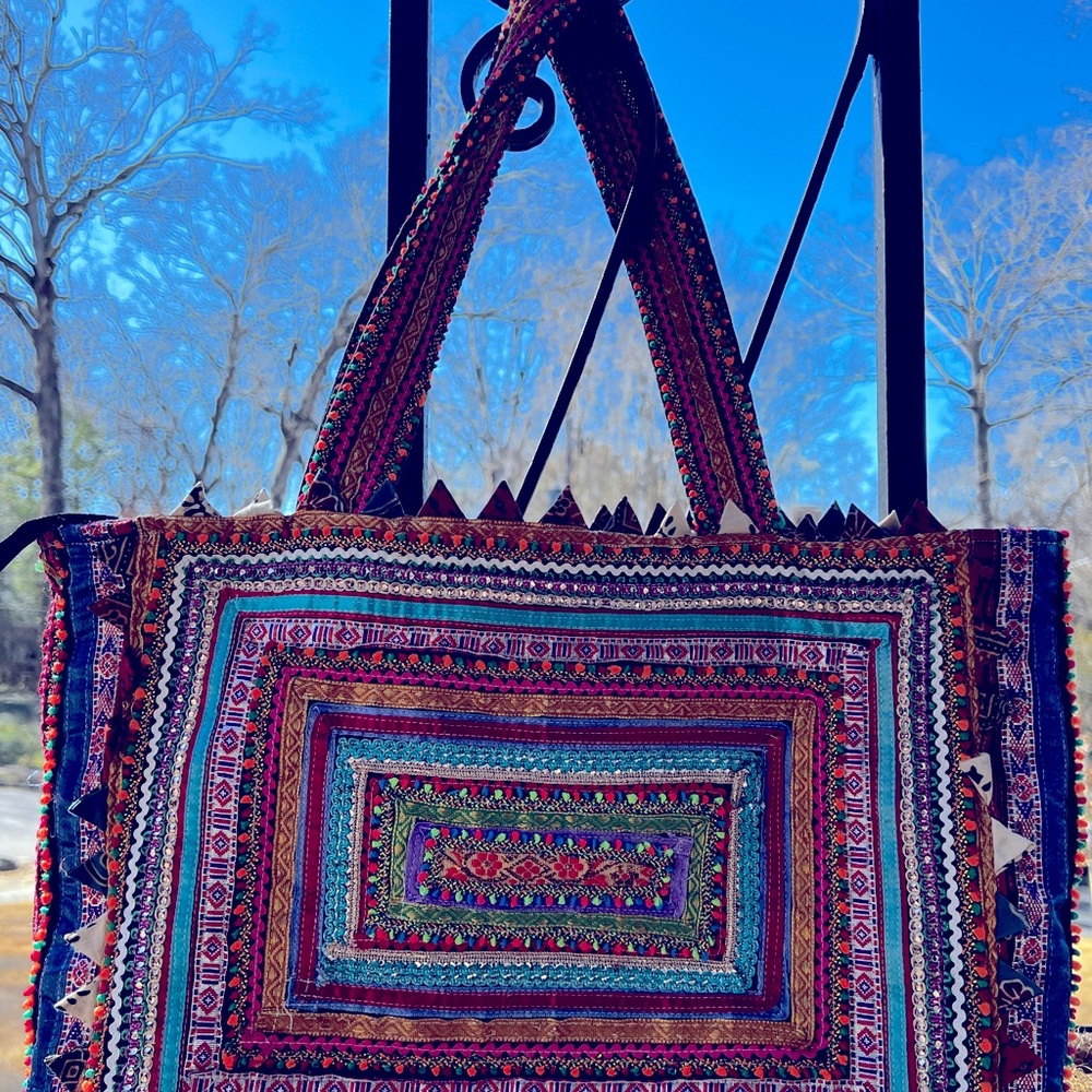 Soulié vintage fabric bag with zipped top.